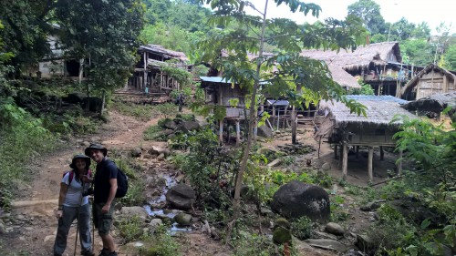 trekking nella giungla in thailandia