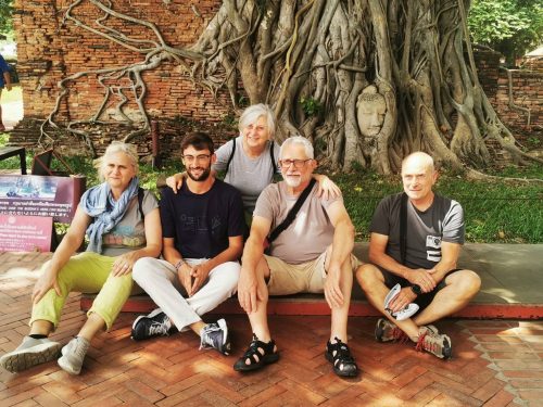 Private Bangkok tour with local guide and travelers exploring the city